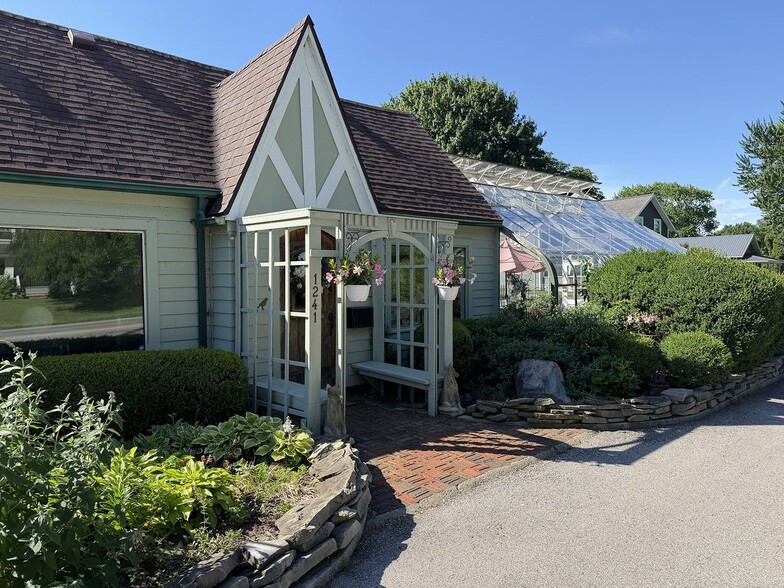 More Photos Of 1241 Dixie Hwy, Rossford Garden Center For Sale