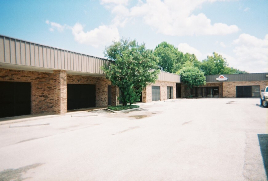 More Photos Of 1208-1218 FM 78, Schertz Freestanding For Lease
