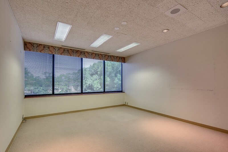 More Photos Of 3796 Lamar Ave, Memphis Office For Sale