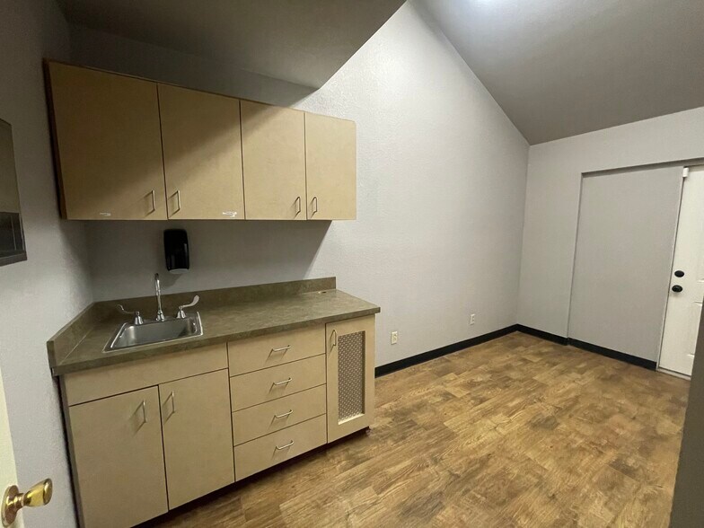 More Photos Of 4234 N Interstate 35, Denton Medical For Sale