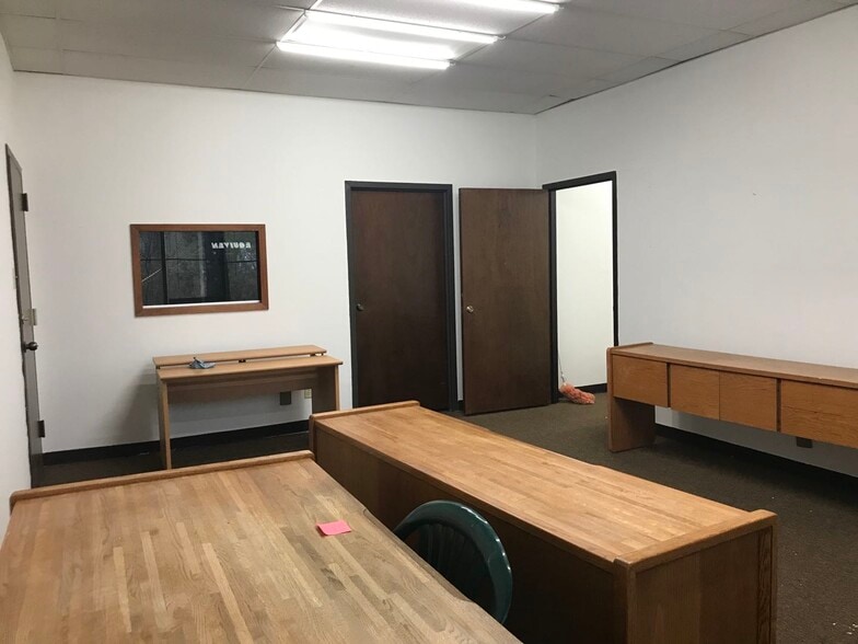 More Photos Of 9720 Town Park, Houston Office For Sale