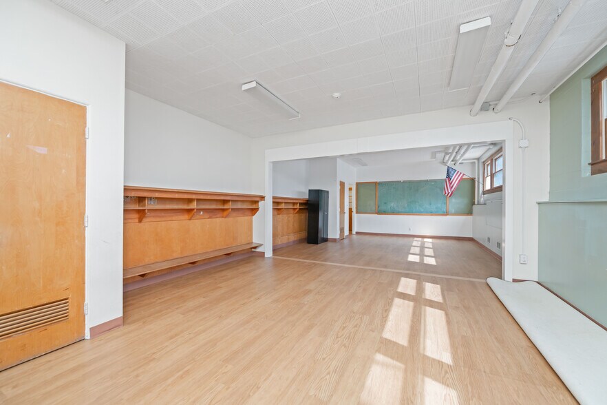 More Photos Of 2889 Culver rd, Rochester Specialty For Sale