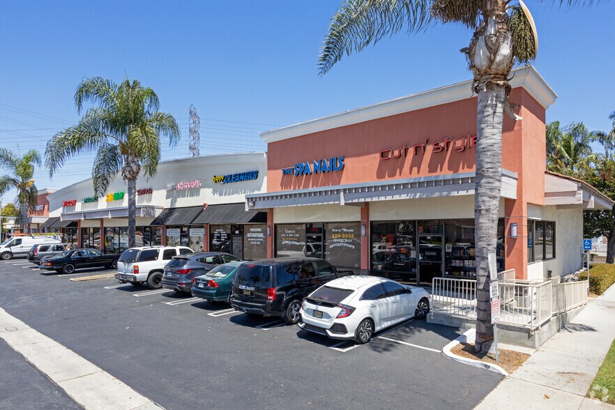 More Photos Of 6400-6426 Del Amo, Lakewood Unknown For Lease