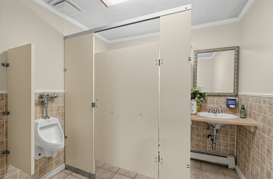 More Photos Of 1110 Coles Mill Rd, Williamstown Specialty For Sale