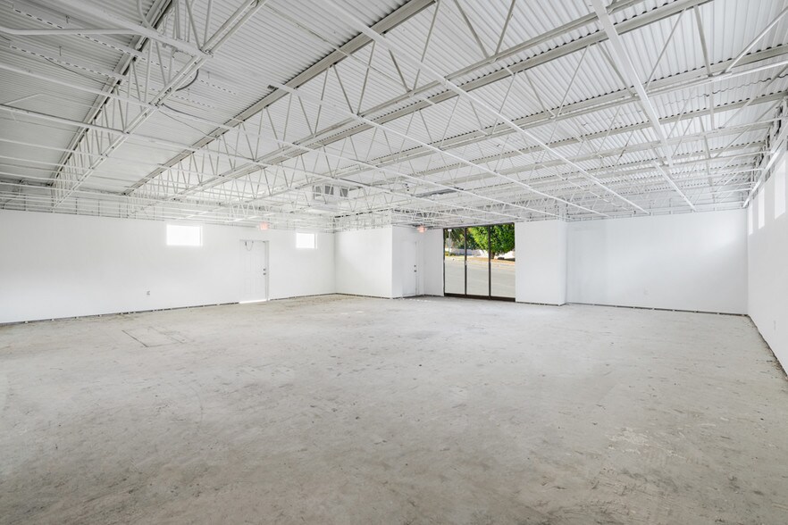 More Photos Of 4749 Hollywood Blvd, Hollywood Storefront Retail Office For Sale