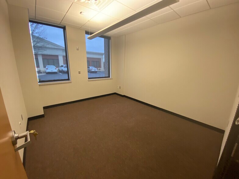 More Photos Of 2143 E Primrose St, Springfield Office For Lease