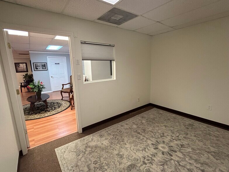 More Photos Of 4707 W Gandy Blvd, Tampa Storefront Retail Office For Lease