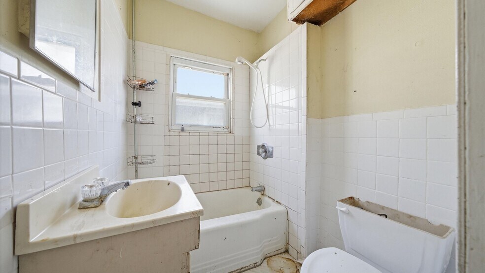 More Photos Of 4418 Monroe Ave, Kansas City Multifamily For Sale