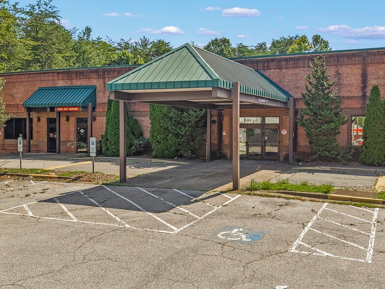 More Photos Of 3169 Peters Creek Pky, Winston-Salem Restaurant For Sale
