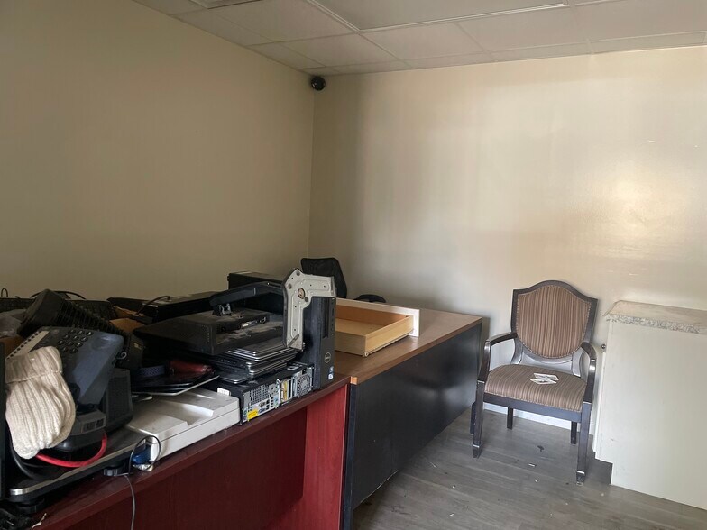 More Photos Of 701 E Main St, El Dorado Specialty For Sale