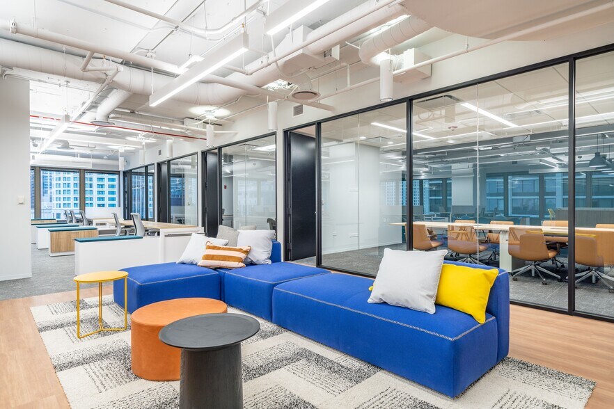 More Photos Of 303 E Wacker Dr, Chicago Office For Sale
