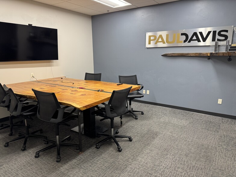 More Photos Of 3210 N Zuehlke Dr, Appleton Warehouse For Lease