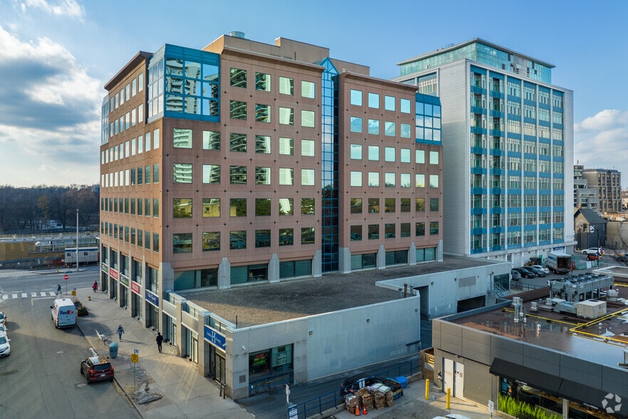 More Photos Of 1881 Yonge St, Toronto Office For Lease