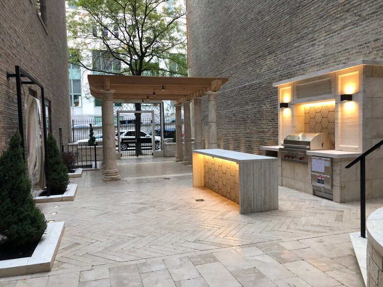 More Photos Of 212 W Kinzie St, Chicago Loft Creative Space For Lease