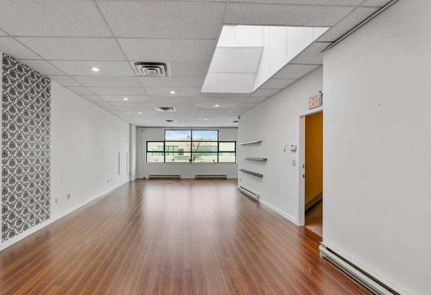 More Photos Of 13982 Cambie Rd, Richmond Light Manufacturing For Sale