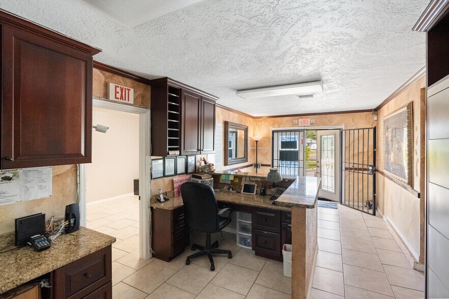 More Photos Of 4900 N 33rd Ave, Saint Petersburg Medical For Sale