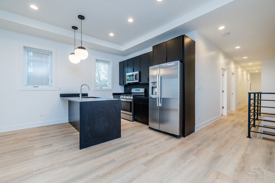 More Photos Of 6050 Eberhart ave, Chicago Apartments For Sale