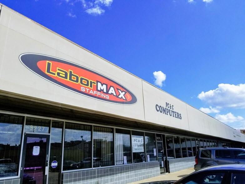 More Photos Of 9211-9295 S Main St, Houston Unknown For Lease