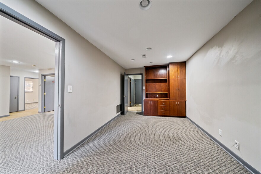 More Photos Of 1008 Oakwood Ave NW, Huntsville Medical For Lease