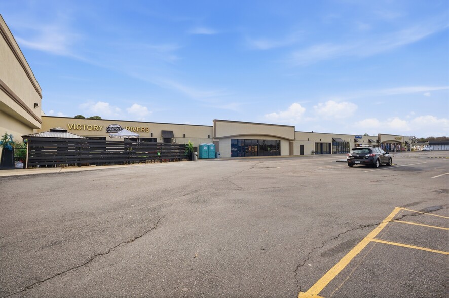 More Photos Of 1921 Victory Blvd, Portsmouth Unknown For Lease