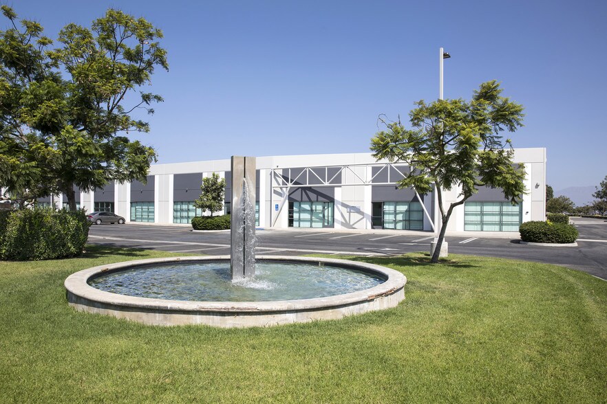 More Photos Of 701 Del Norte Blvd, Oxnard Distribution For Lease