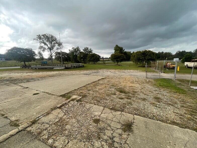More Photos Of 1600 S Clinton Ave, Dunn Warehouse For Sale