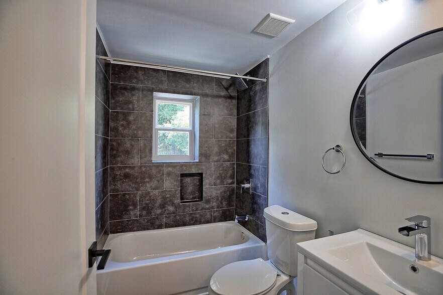 More Photos Of 1026 Ashby Grv SW, Atlanta Apartments For Sale