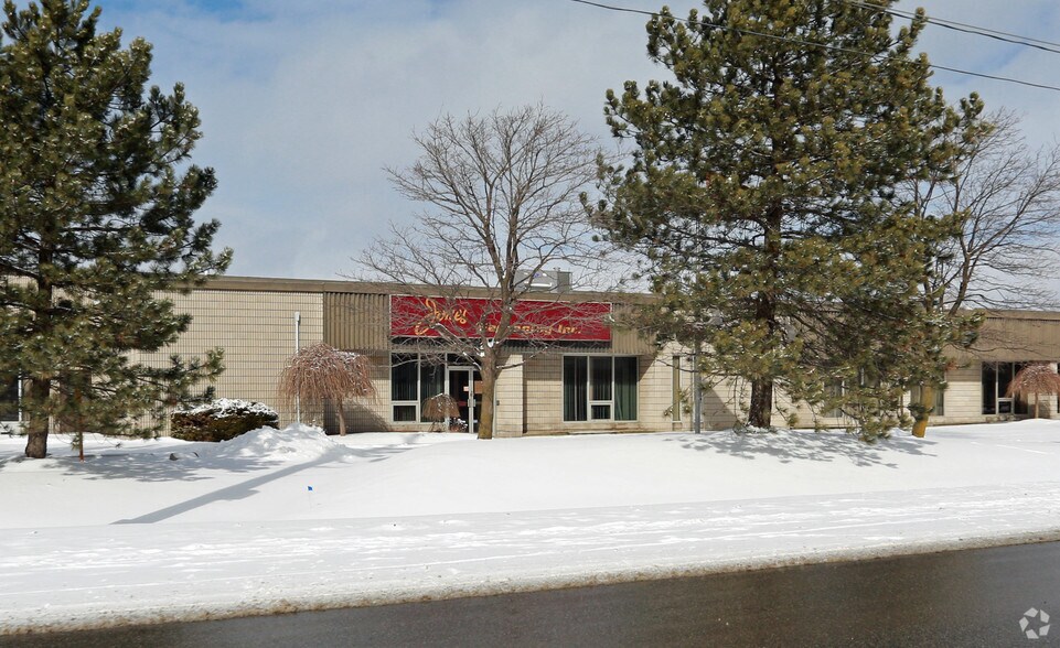 More Photos Of 271 Massey Rd, Guelph Warehouse For Lease