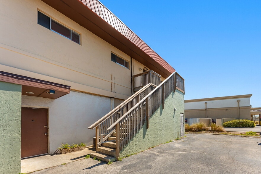 More Photos Of 1592 Jimmy Buffet Mem Hwy, Satellite Beach Office Residential For Sale