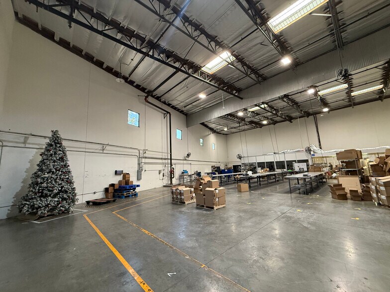 More Photos Of 2025-2027 Long Beach Ave, Los Angeles Warehouse For Lease