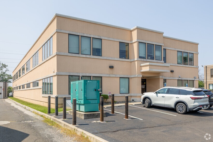 More Photos Of 2000 Grant Ave, Philadelphia Medical For Sale