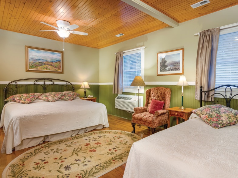 More Photos Of 86 Lily Pad Ln, Flat Rock Hotel For Sale