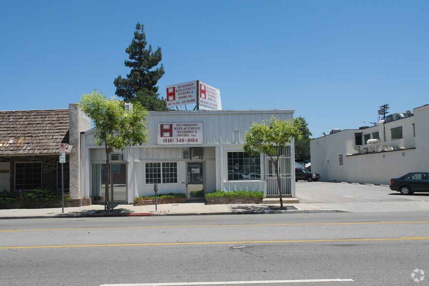 Primary Photo Of 7234 Owensmouth Ave, Canoga Park Freestanding For Lease