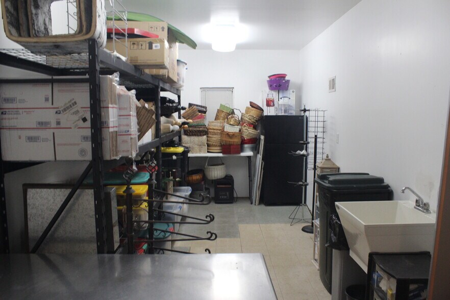 More Photos Of 80920 County Road 46, Hayward Showroom For Sale