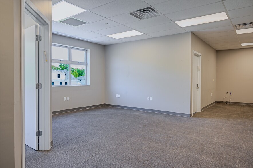 More Photos Of 1105 E County Line Rd, Lakewood Office For Lease