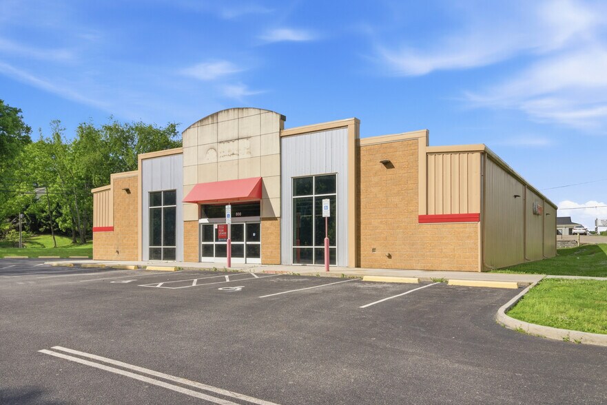 More Photos Of 800 W Main St, Radford Freestanding For Sale