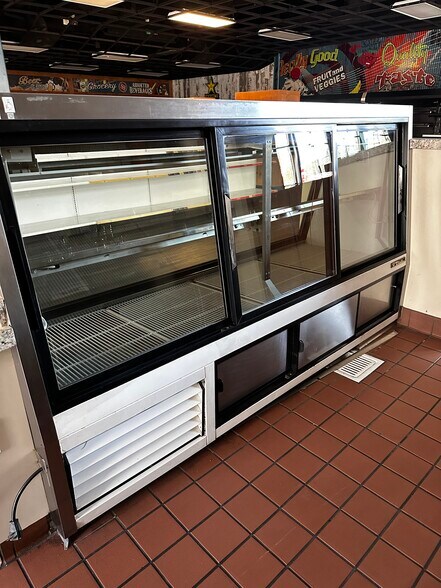 More Photos Of 45 Rincon Dr, Camarillo General Retail For Lease