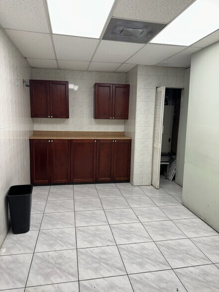 More Photos Of 1370-1380 NW 22nd St, Miami Warehouse For Lease