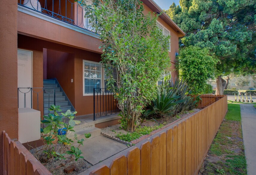 More Photos Of 1146 Venice Blvd, Venice Apartments For Sale