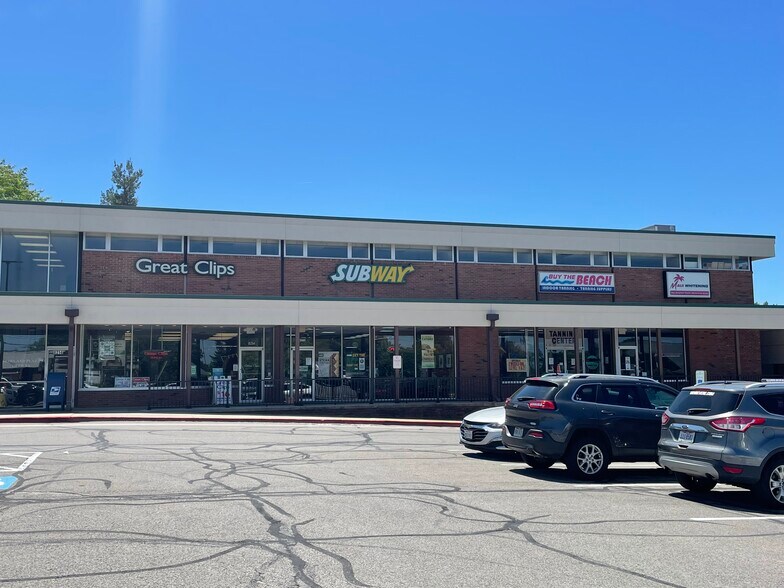 More Photos Of 8202-8280 E Market St, Warren Unknown For Lease