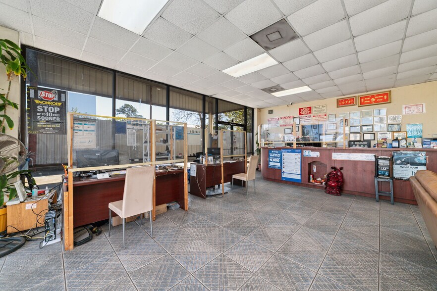 More Photos Of 11239 Veterans Memorial Dr, Houston Auto Repair For Sale