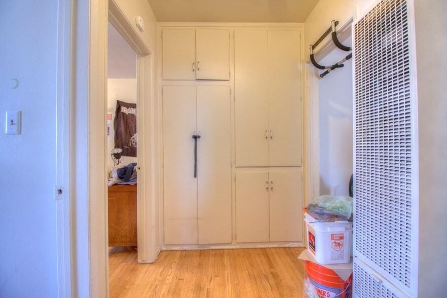 More Photos Of 1421 S Shenandoah St, Los Angeles Apartments For Sale