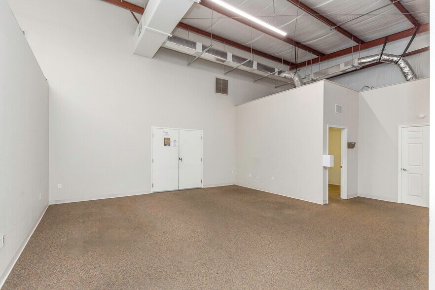 More Photos Of 16547 US Highway 19, Hudson Showroom For Lease