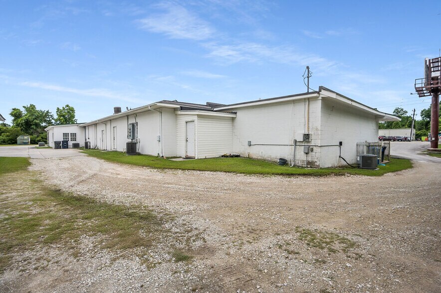 More Photos Of 1212-1216 Gum Branch Rd, Jacksonville General Retail For Sale