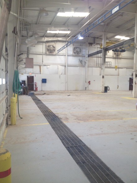 More Photos Of 2401 Sivley Rd, Artesia Truck Terminal For Sale