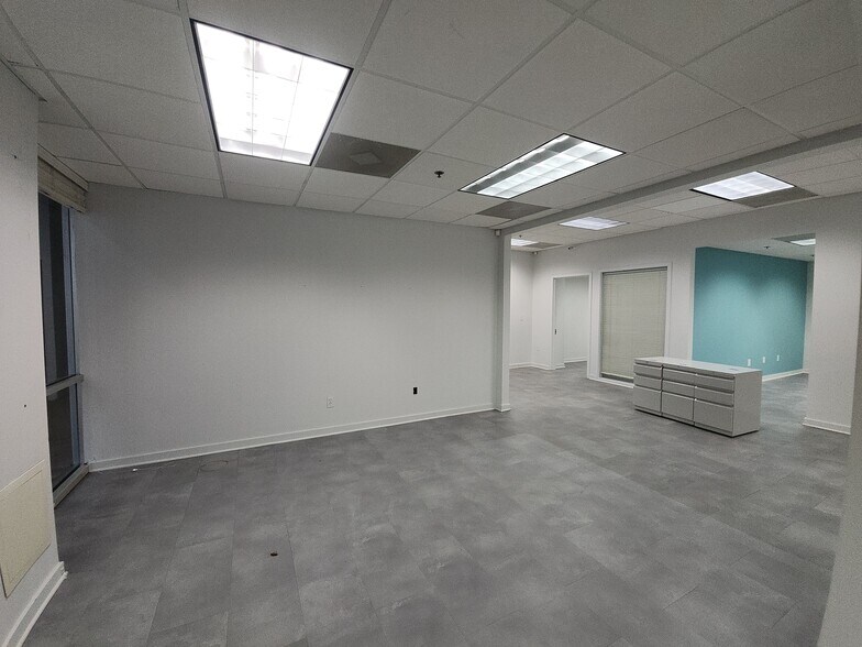 More Photos Of 333 1st St N, Jacksonville Beach Office For Lease