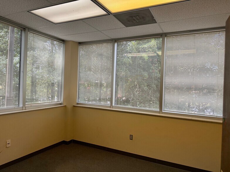 More Photos Of 4875 Riverside Dr, Macon-Bibb Office For Sale