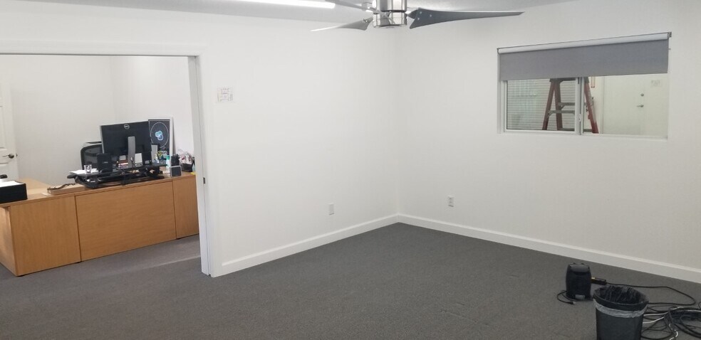 More Photos Of 174 Semoran Commerce Pl, Apopka Light Distribution For Lease