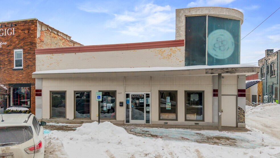 More Photos Of 207 E Hughitt St, Iron Mountain Restaurant For Sale
