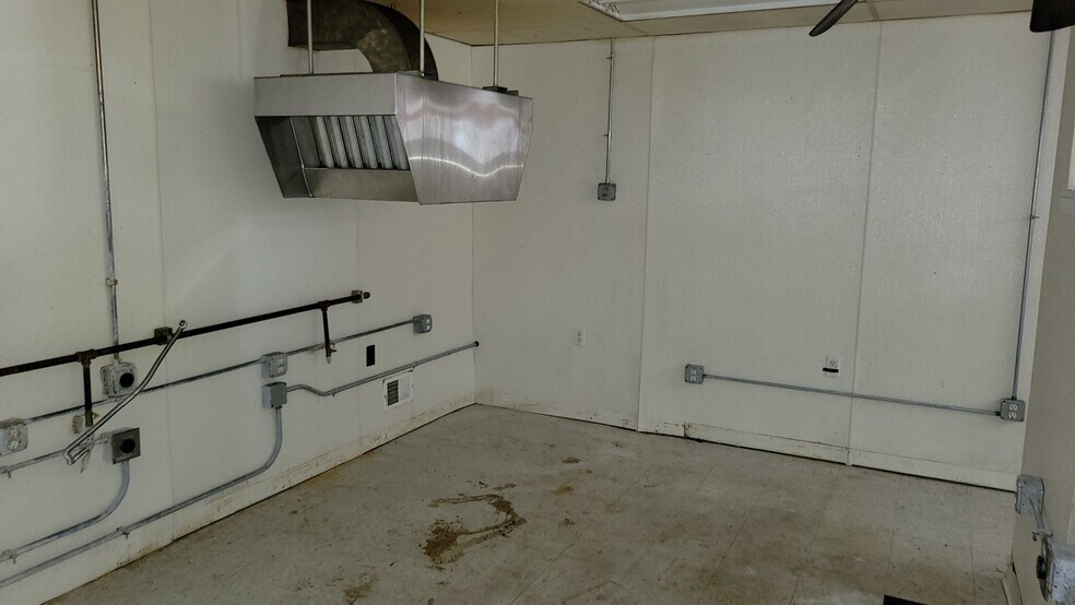 More Photos Of 200 Main St, Addison General Retail For Sale